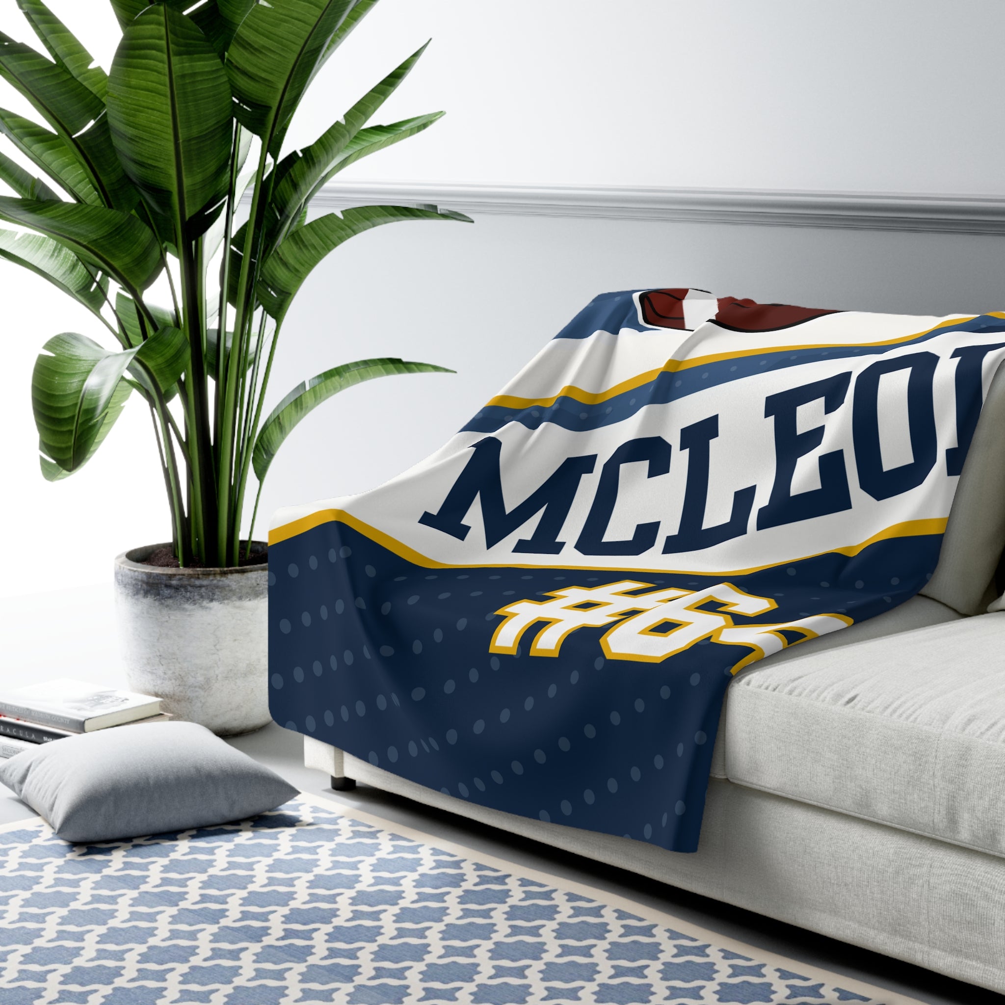 Football Sherpa Blanket – Personalized Comfort & Game-Day Warmth